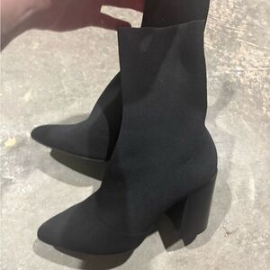 Steve Madden Elegant Black Women's Ankle Boots pointed toe block heel size 9